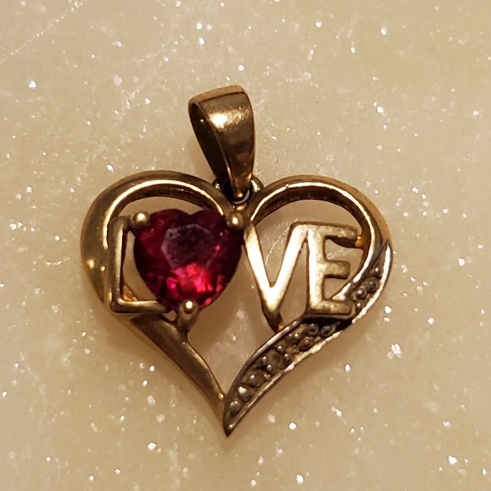 10K Yellow Gold Love Heart Pendant with gemstone